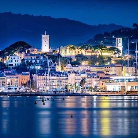 Cannes Old Port, Seafront & Seaview, Yacht Show Port Exteriör bild
